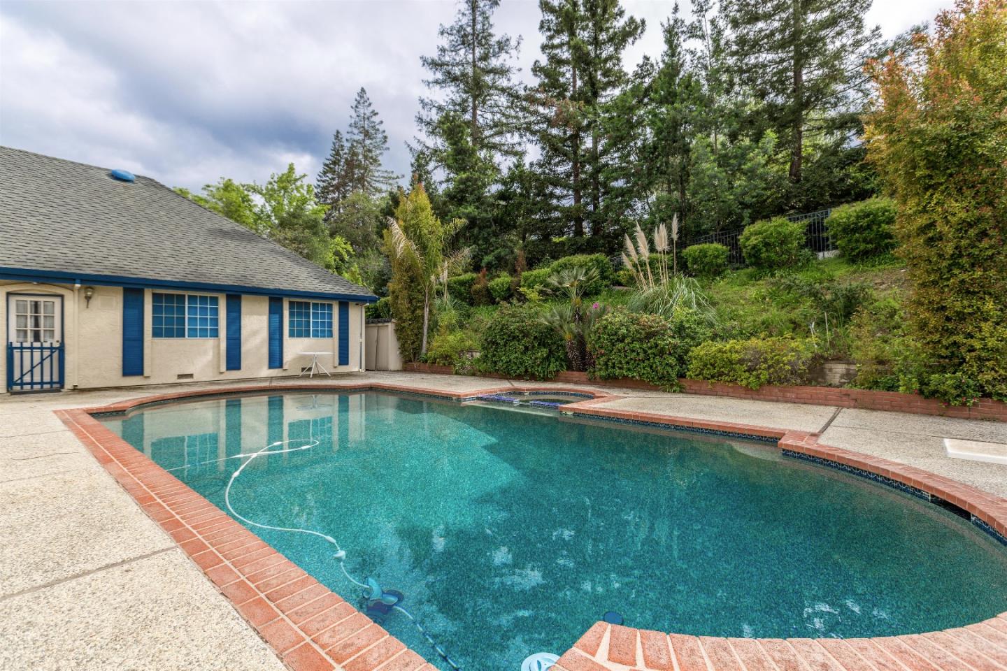 15943 Viewfield Road Monte Sereno, CA 95030 - Photo 12 of 18