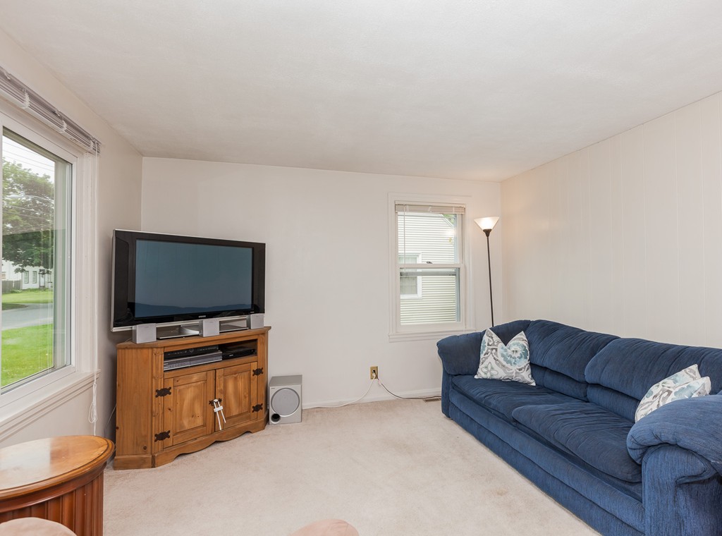114 Warren Street West Springfield, MA 01089 - Photo 11 of 25 Gallery Image 11