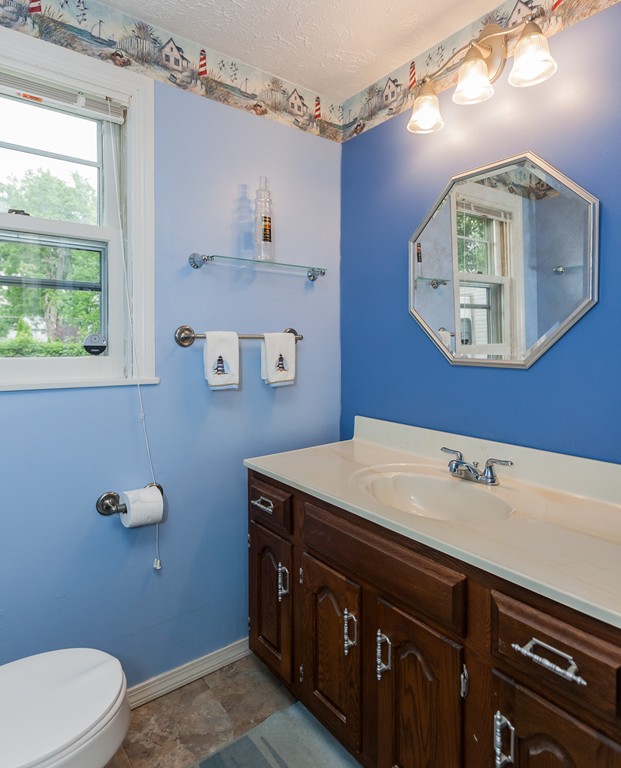 114 Warren Street West Springfield, MA 01089 - Photo 18 of 25 Gallery Image 18