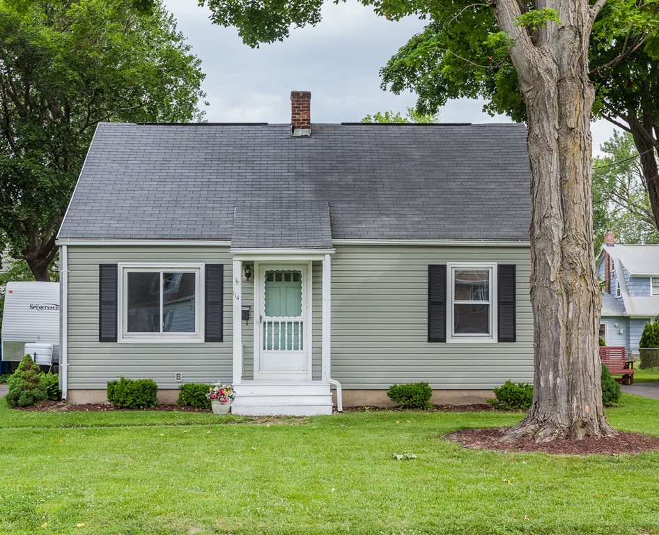 114 Warren Street West Springfield, MA 01089 - Photo 2 of 25 Gallery Image 2