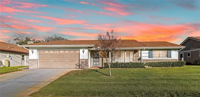 a view of a house with a backyard
