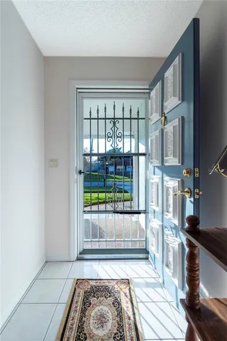 a view of livingroom with furniture