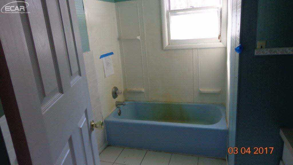 1215 Gary Road Montrose, MI 48457 - Photo 9 of 26 21268155-10.JPG