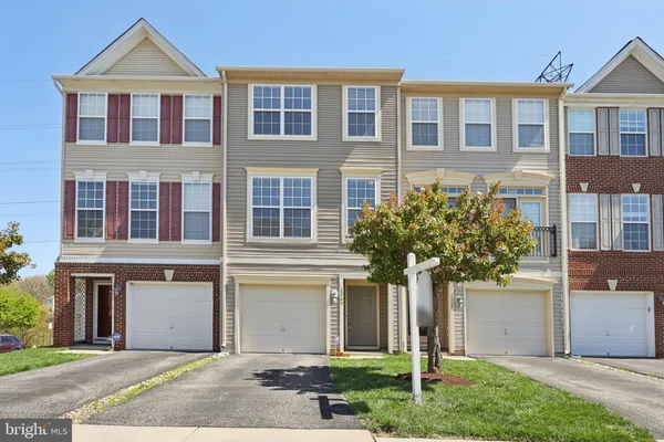 $399,900 | 15749 John Diskin Circle, Unit 100, Woodbridge, VA 22191
