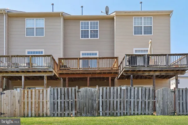 $399,900 | 15749 John Diskin Circle, Unit 100, Woodbridge, VA 22191