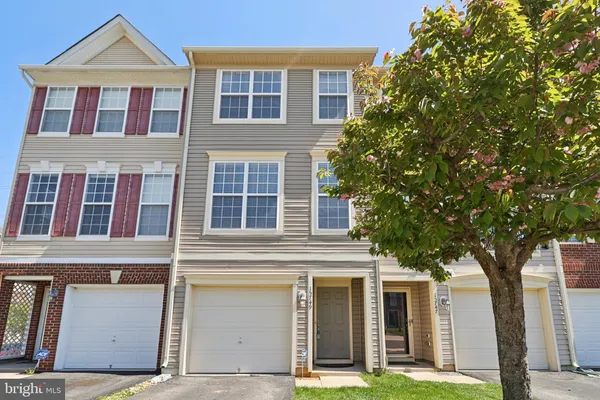 $399,900 | 15749 John Diskin Circle, Unit 100, Woodbridge, VA 22191