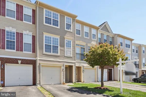 $399,900 | 15749 John Diskin Circle, Unit 100, Woodbridge, VA 22191