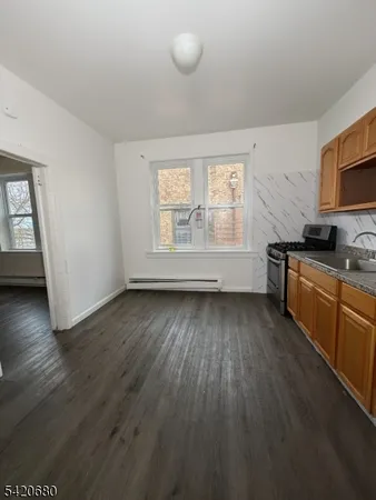 $1,675 | 405 10th Avenue, Paterson, NJ 07514