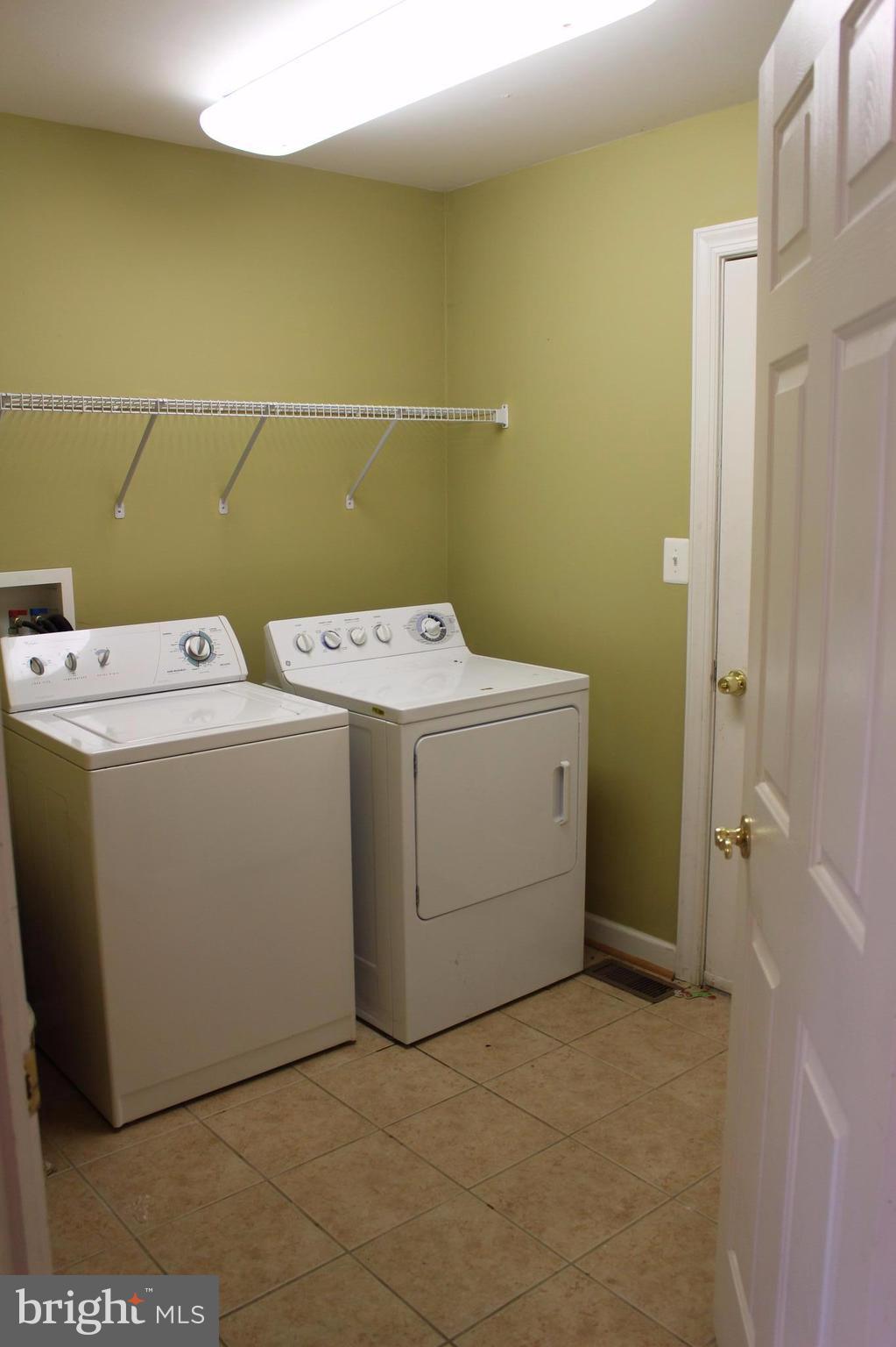 405 Potomac Ridge Drive Fort Washington, MD 20744 - Photo 16 of 30 Main Level Laundry room