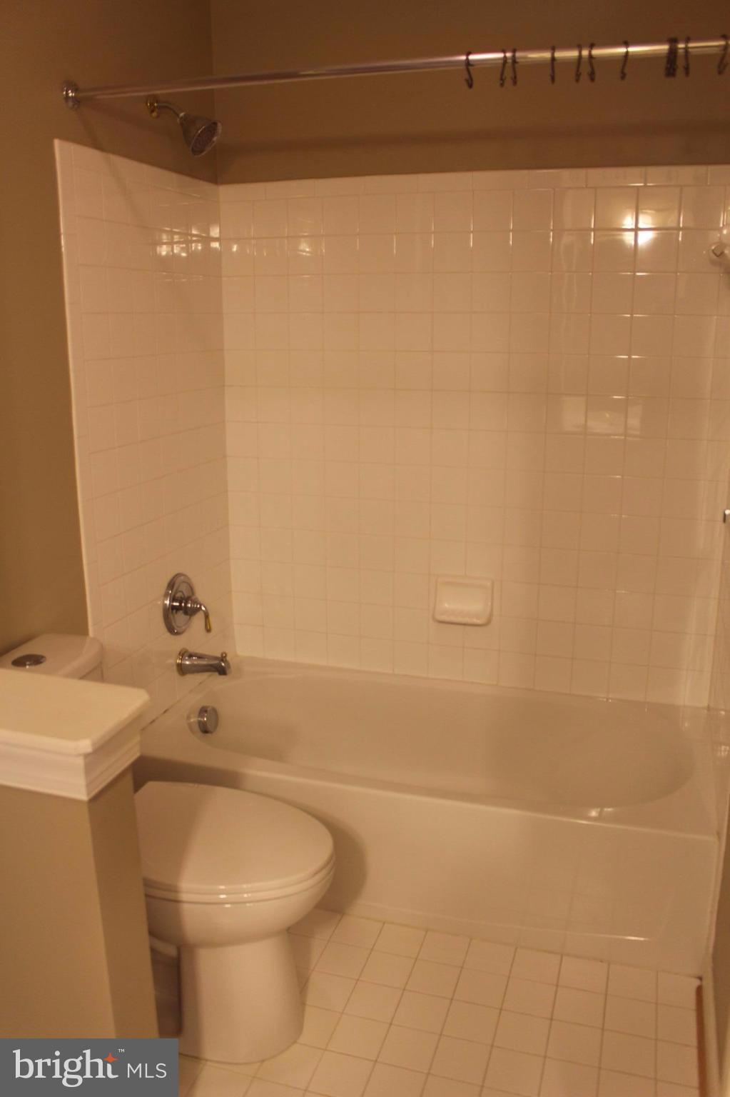 405 Potomac Ridge Drive Fort Washington, MD 20744 - Photo 19 of 30 Jack and Jill - Full bath