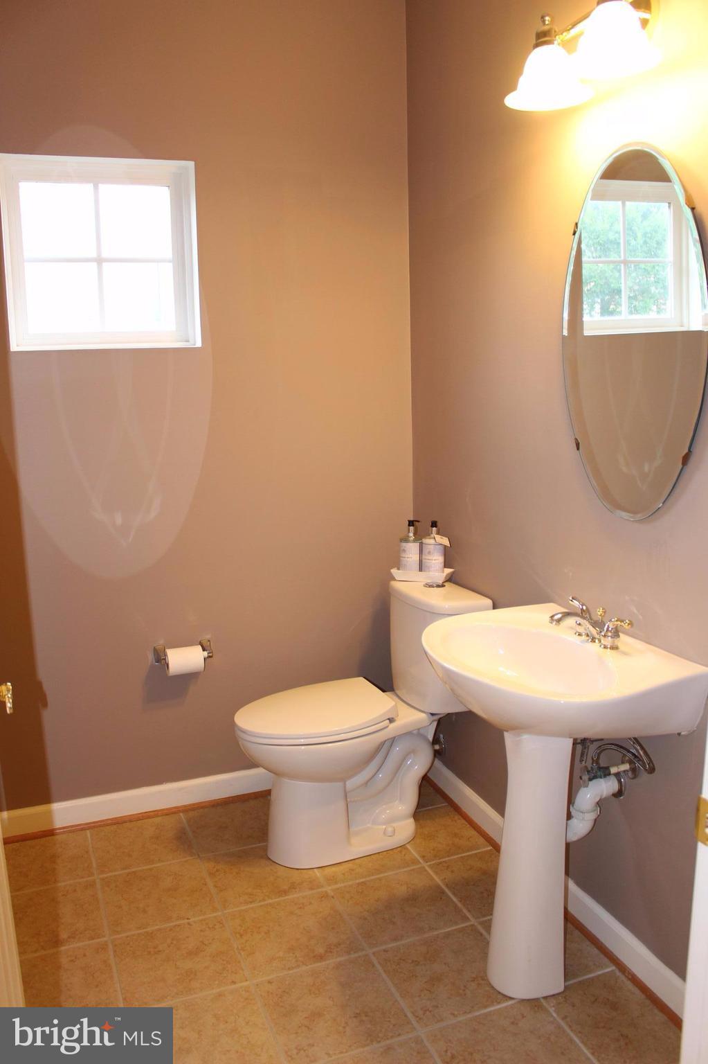 405 Potomac Ridge Drive Fort Washington, MD 20744 - Photo 6 of 30 Main Level Half Bath