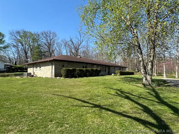 $274,900 | 101 Oakwood Drive, Salem, IN 47167