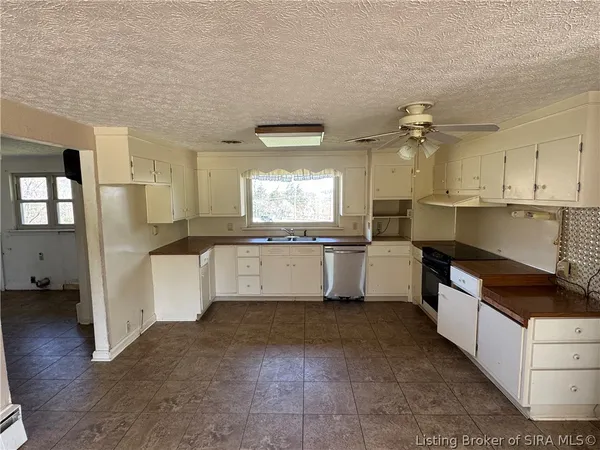 $274,900 | 101 Oakwood Drive, Salem, IN 47167