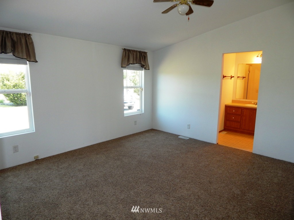 19707 Carper Road Southwest Rochester, WA 98579 - Photo 8 of 23