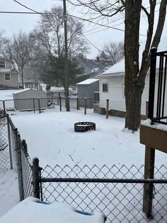 $1,000 | 812 Clay Street, Unit B, Niles, MI 49120