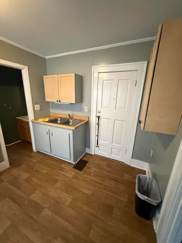 $1,000 | 812 Clay Street, Unit B, Niles, MI 49120