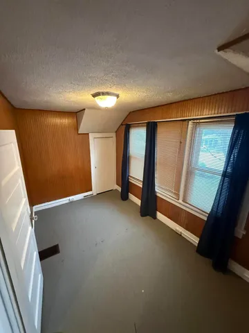 $1,000 | 812 Clay Street, Unit B, Niles, MI 49120