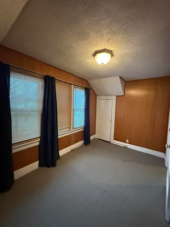 $1,000 | 812 Clay Street, Unit B, Niles, MI 49120