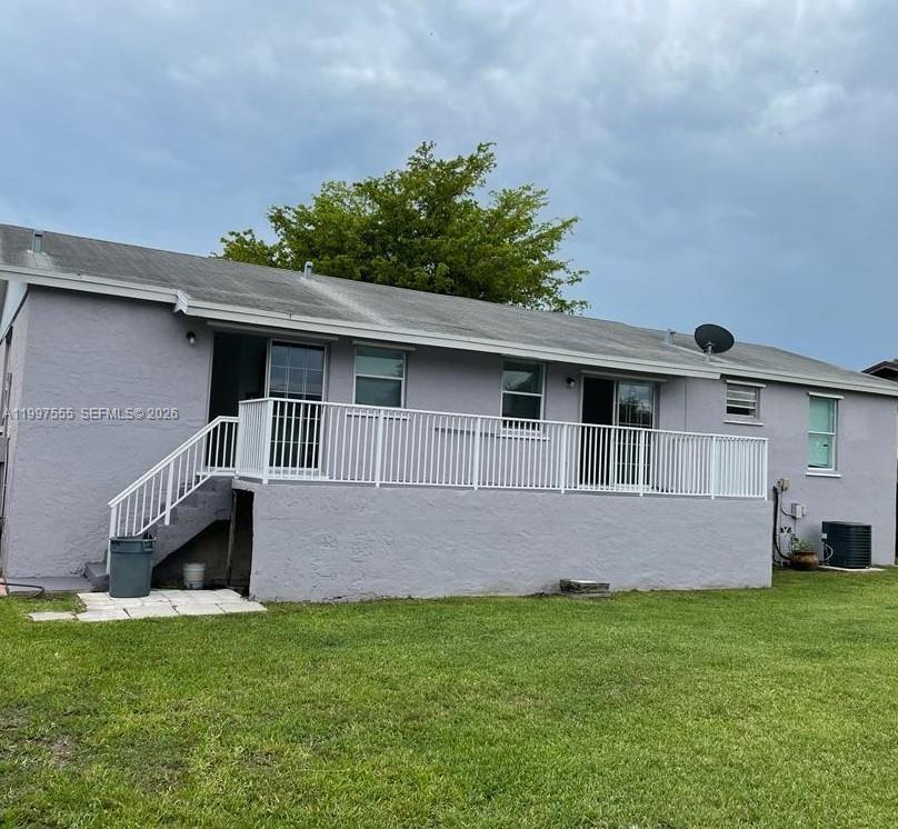 9771 Southwest 211 Street Cutler Bay, FL 33189 - Photo 3 of 19 a backyard of a house with lots of green space