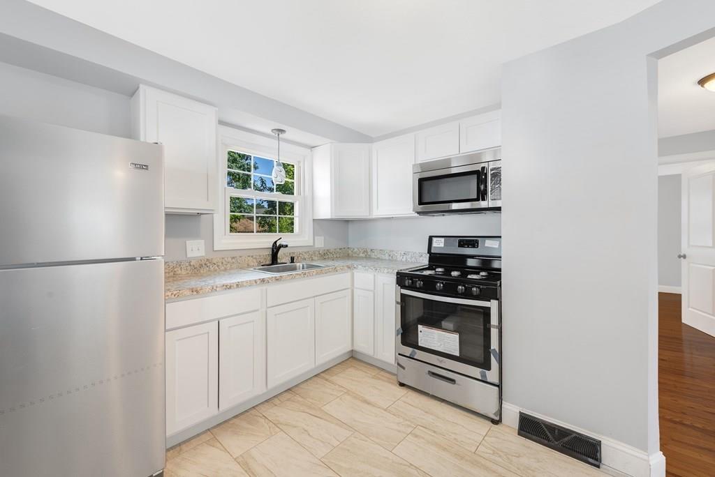 305 Rosewell Street Springfield, MA 01119 - Photo 3 of 22 Gallery Image 3