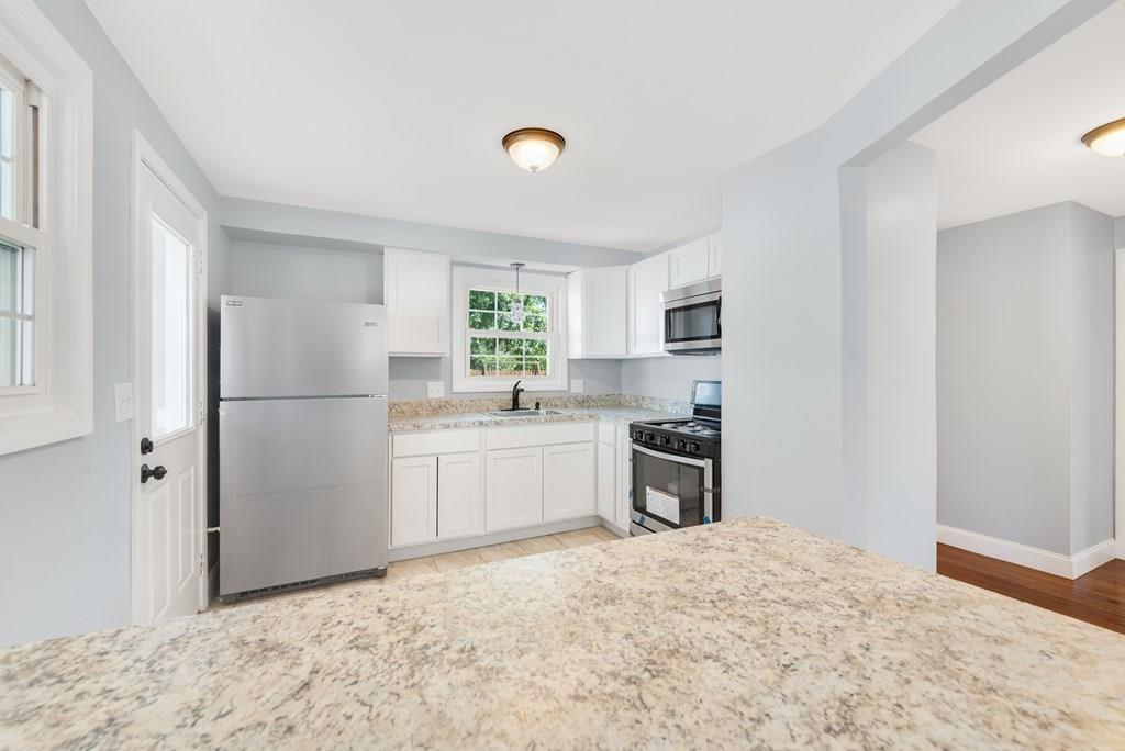 305 Rosewell Street Springfield, MA 01119 - Photo 4 of 22 Gallery Image 4