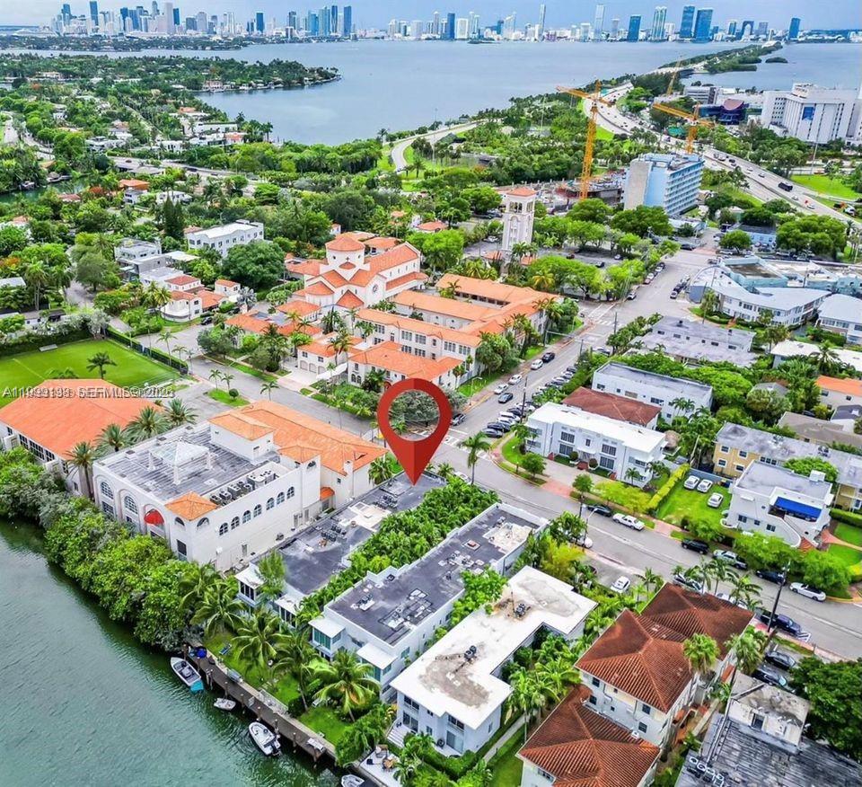 3915 Meridian Avenue, Unit 101 Miami Beach, FL 33140 - Photo 16 of 19 an aerial view of residential houses with outdoor space