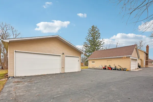 a view of a yard with a house