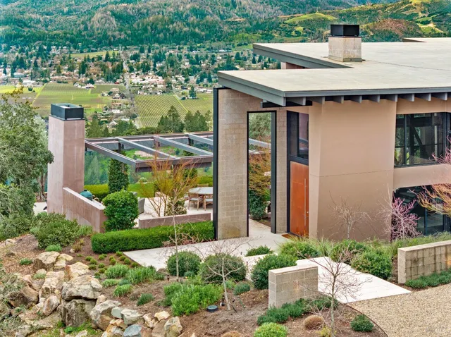 $10,800,000 | 860 Meadowood Lane, St. Helena, CA 94574