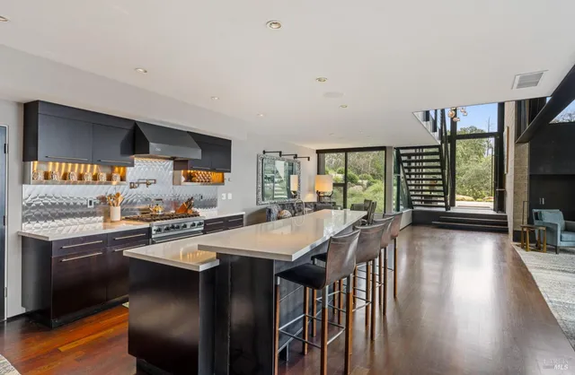 $10,800,000 | 860 Meadowood Lane, St. Helena, CA 94574