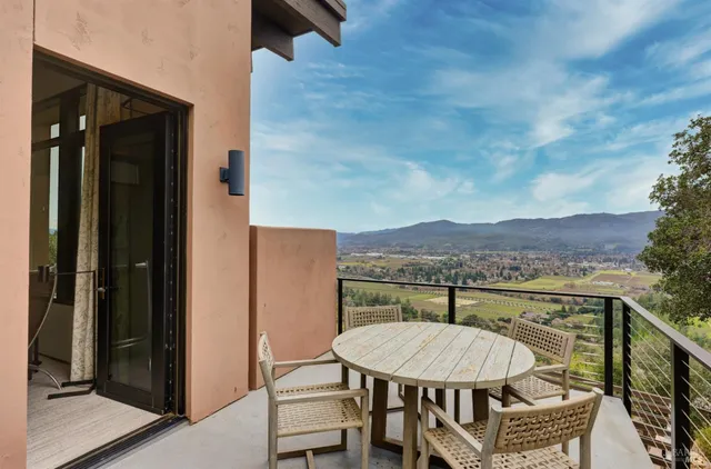 $10,800,000 | 860 Meadowood Lane, St. Helena, CA 94574