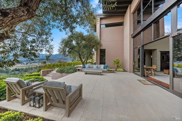 $10,800,000 | 860 Meadowood Lane, St. Helena, CA 94574