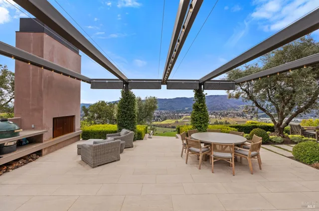 $10,800,000 | 860 Meadowood Lane, St. Helena, CA 94574