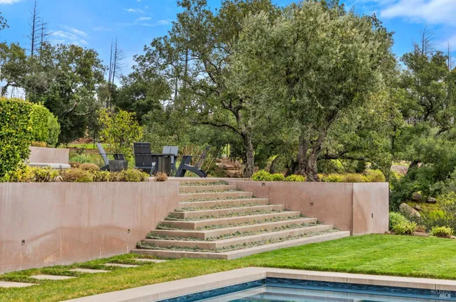 $10,800,000 | 860 Meadowood Lane, St. Helena, CA 94574