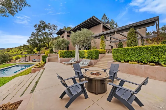 $10,800,000 | 860 Meadowood Lane, St. Helena, CA 94574