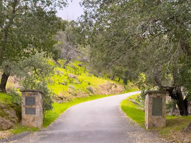 $10,800,000 | 860 Meadowood Lane, St. Helena, CA 94574