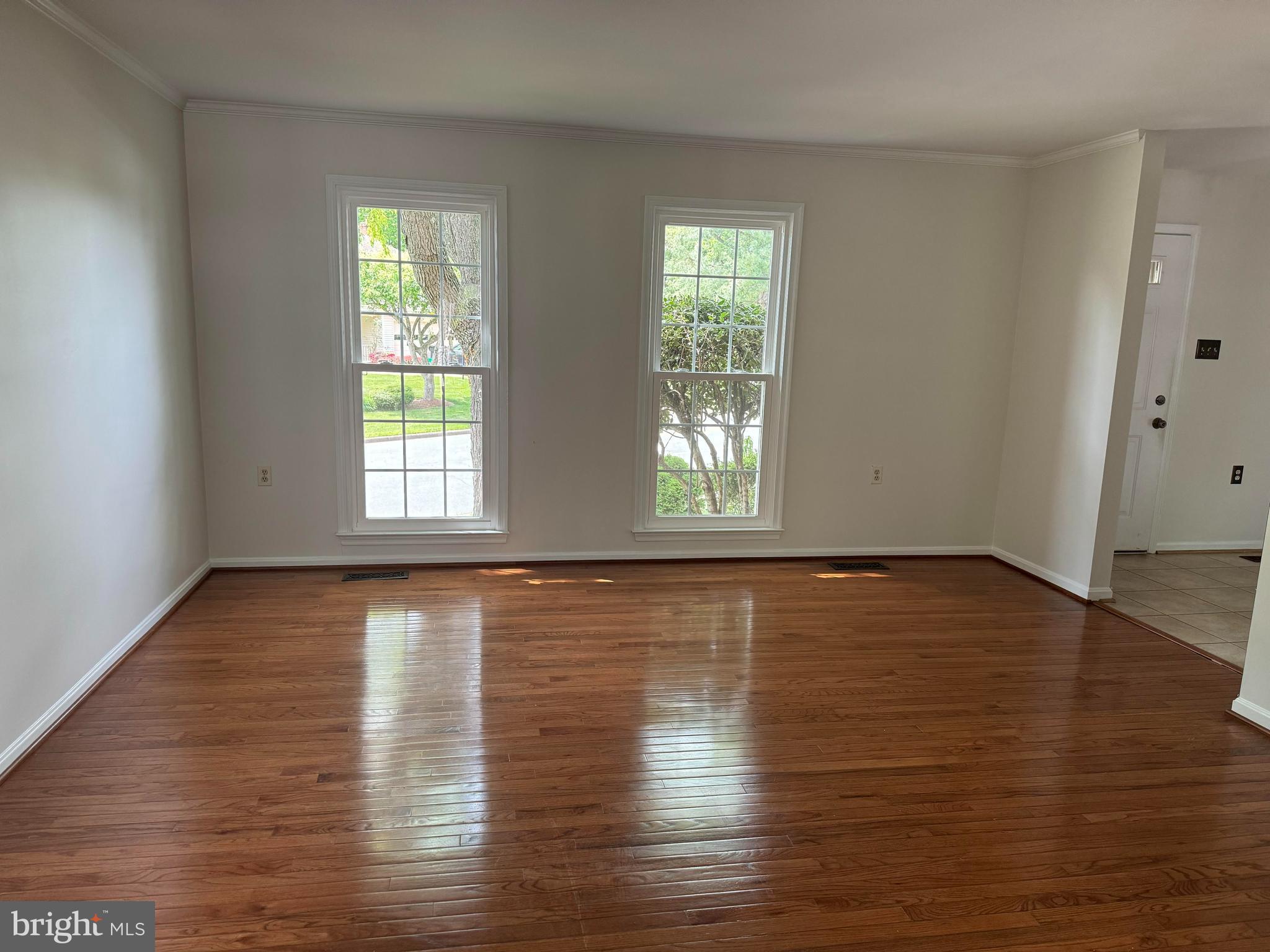 12461 Hedges Run Drive Woodbridge, VA 22192 - Photo 5 of 23 Living room