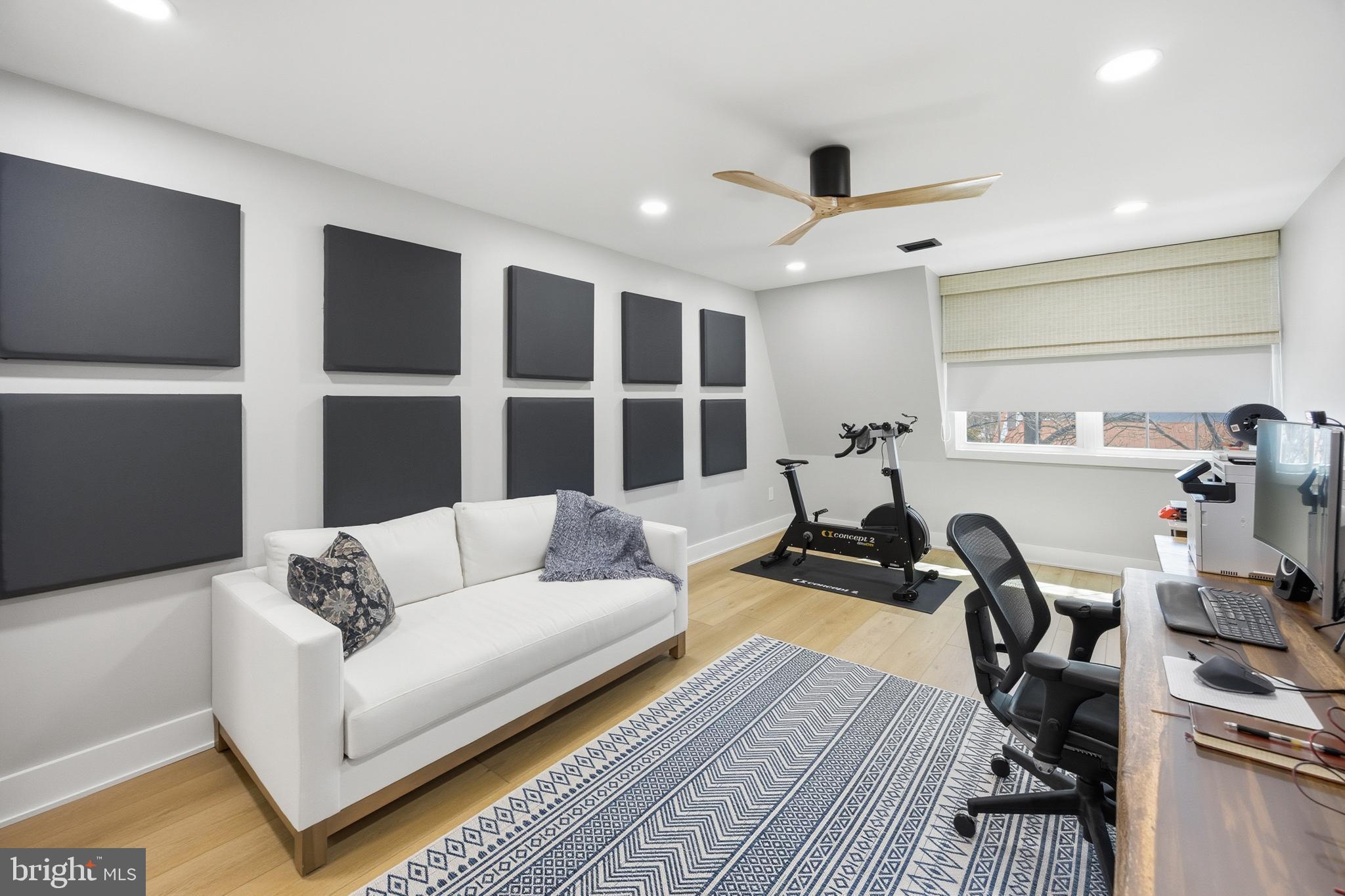 15 Haddonfield Cmns, Unit 15 Haddonfield, NJ 08033 - Photo 27 of 48 a living room with furniture