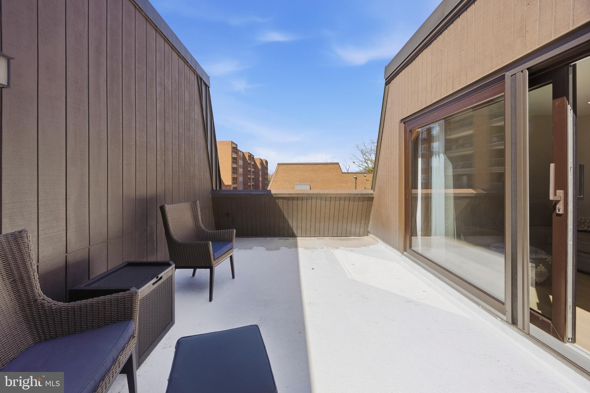 15 Haddonfield Cmns, Unit 15 Haddonfield, NJ 08033 - Photo 45 of 48 a living room with furniture and a gate
