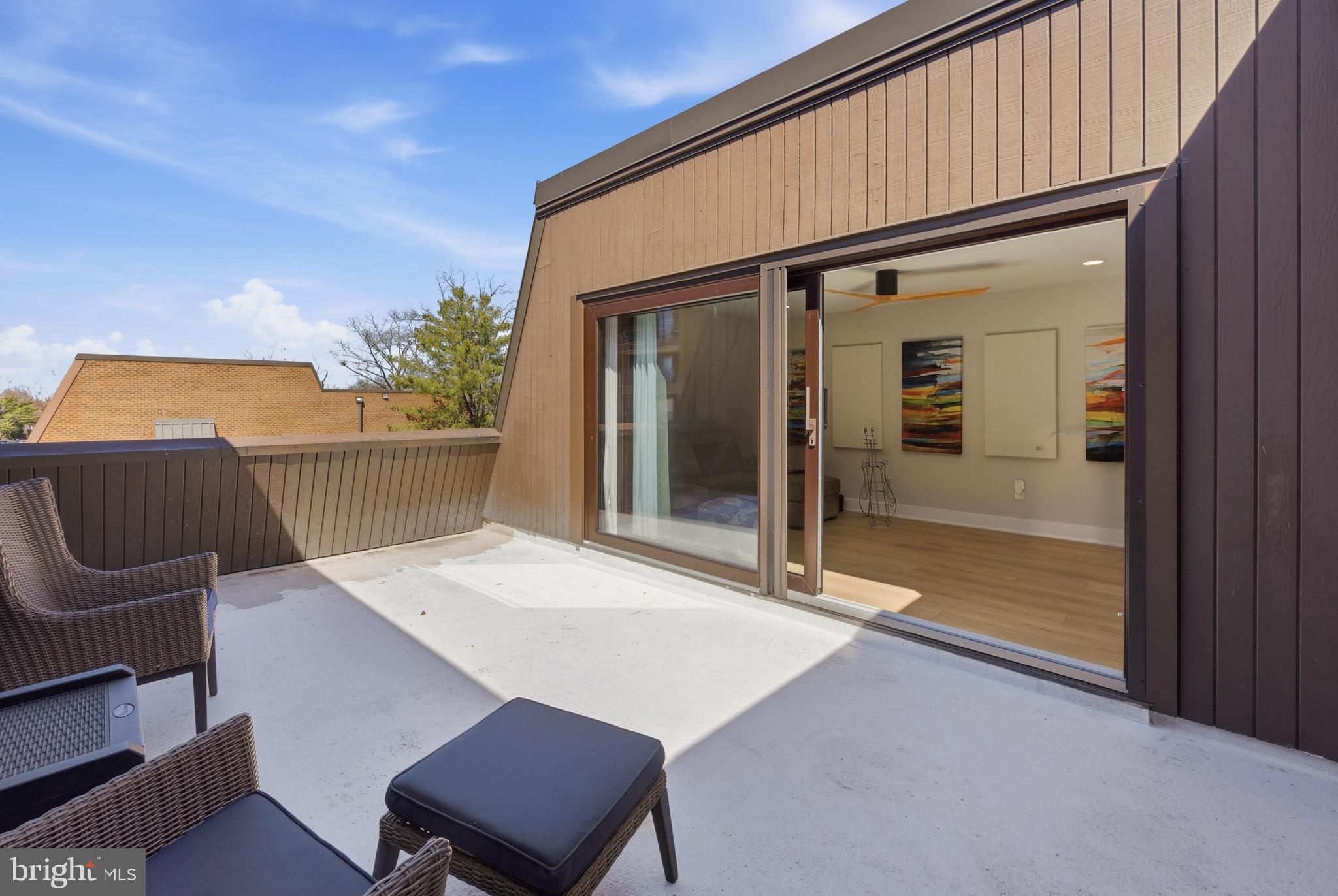 15 Haddonfield Cmns, Unit 15 Haddonfield, NJ 08033 - Photo 47 of 48 a balcony with table and chairs
