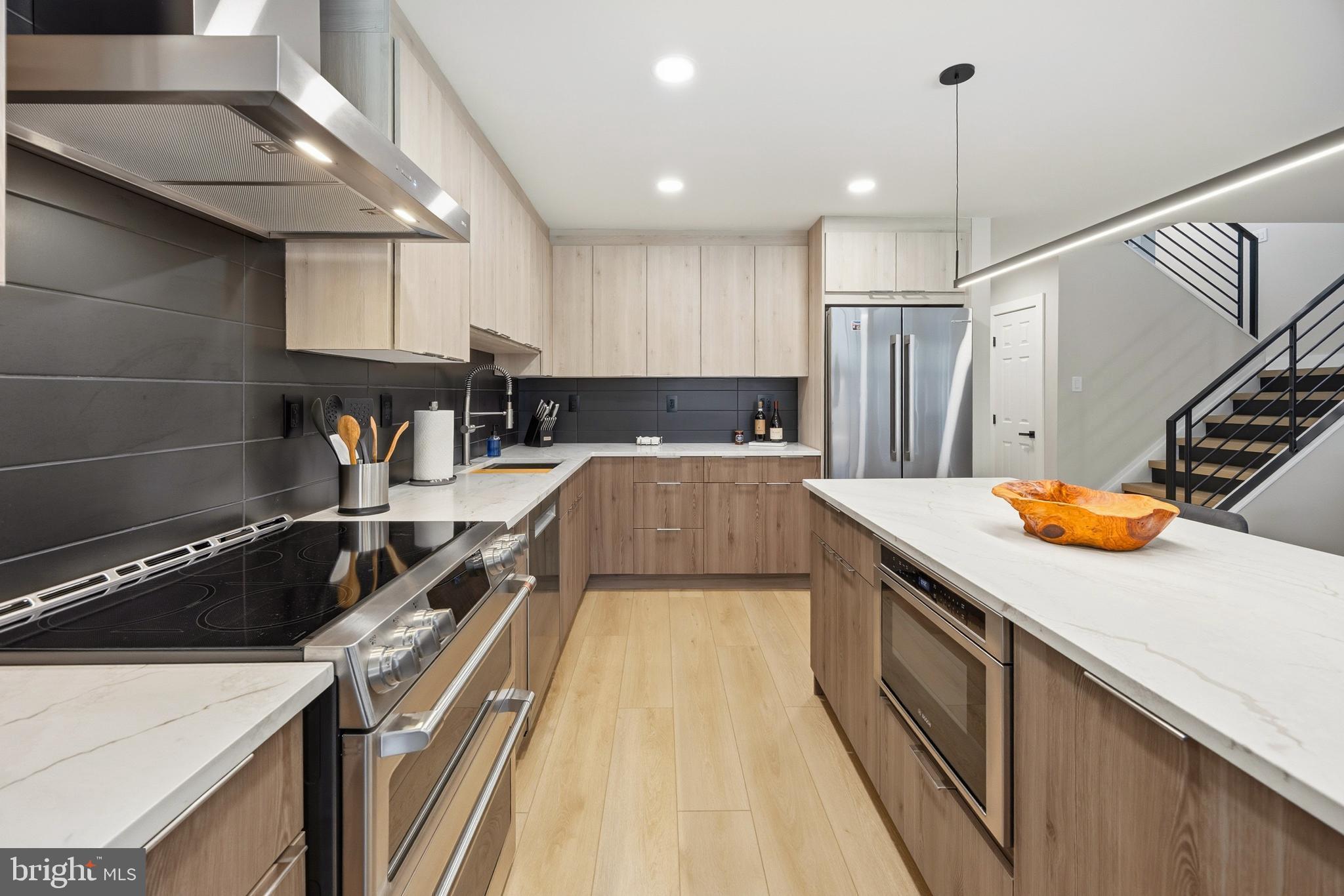15 Haddonfield Cmns, Unit 15 Haddonfield, NJ 08033 - Photo 7 of 48 a kitchen that has a sink a stove and chairs