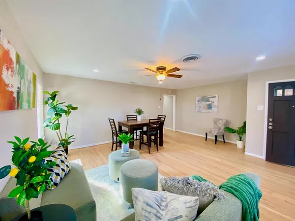 $1,900 | 6554 Ascot Lane, Dallas, TX 75214