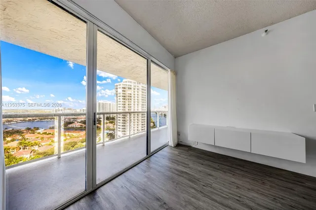 $3,500 | 20515 East Country Club Drive, Unit PH42, Aventura, FL 33180