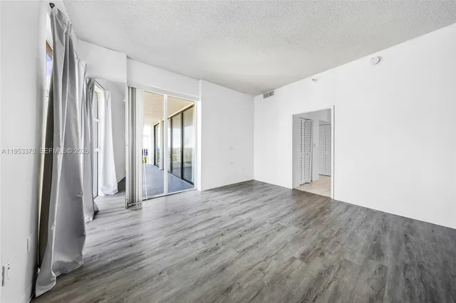 $3,500 | 20515 East Country Club Drive, Unit PH42, Aventura, FL 33180