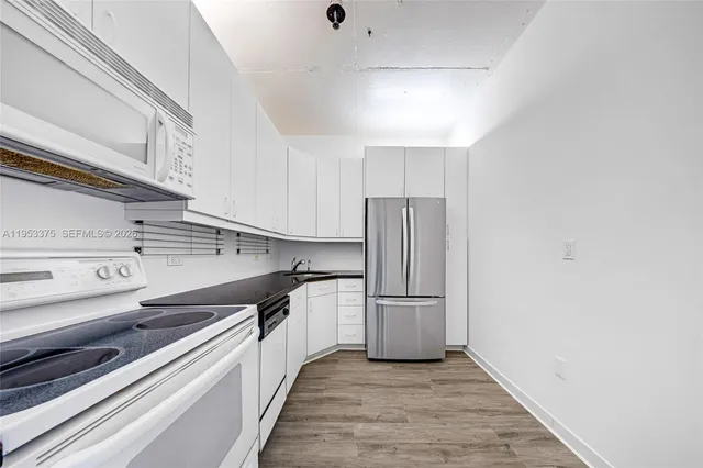 $3,500 | 20515 East Country Club Drive, Unit PH42, Aventura, FL 33180