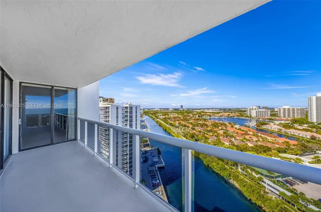 $3,500 | 20515 East Country Club Drive, Unit PH42, Aventura, FL 33180