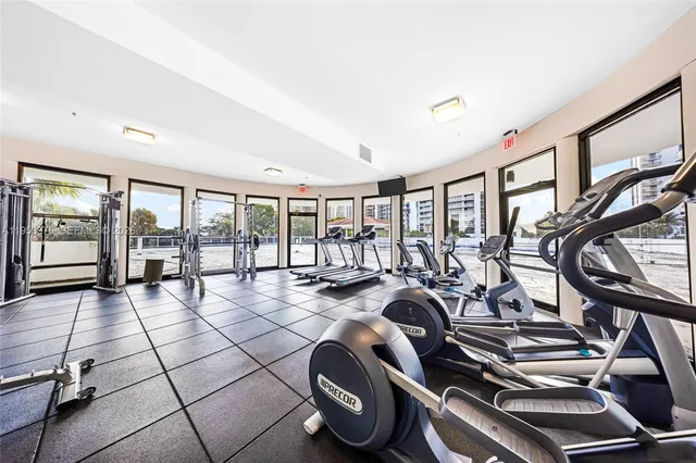 $3,500 | 20515 East Country Club Drive, Unit PH42, Aventura, FL 33180