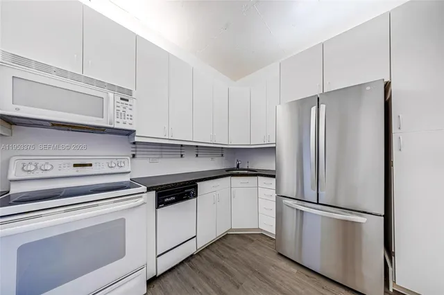 $3,500 | 20515 East Country Club Drive, Unit PH42, Aventura, FL 33180