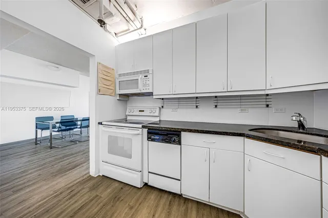 $3,500 | 20515 East Country Club Drive, Unit PH42, Aventura, FL 33180