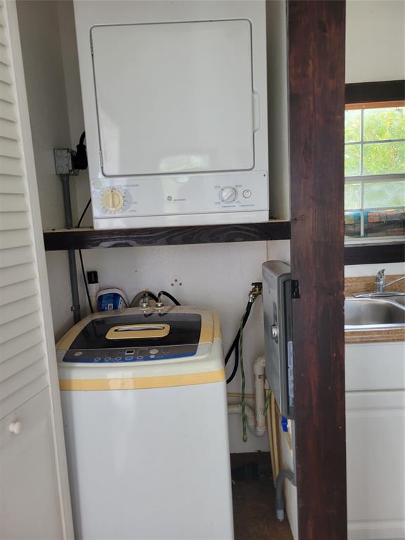 3759 Southwest 6th Avenue Okeechobee, FL 34974 - Photo 26 of 27 a utility room with washer and dryer
