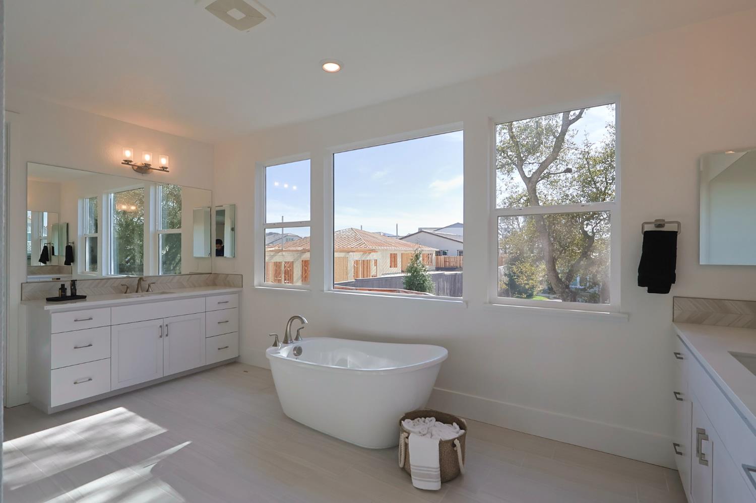 5638 Lakepointe Drive Rocklin, CA 95677 - Photo 14 of 30 a large spacious bathroom with a large tub and sink